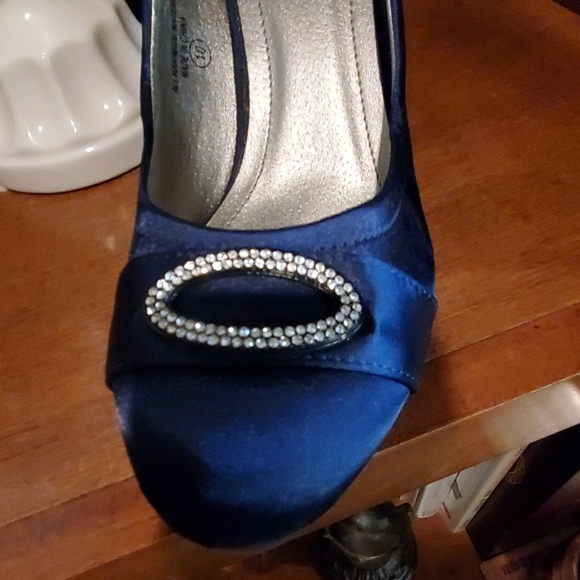 Shoes - Picture 2 of 4